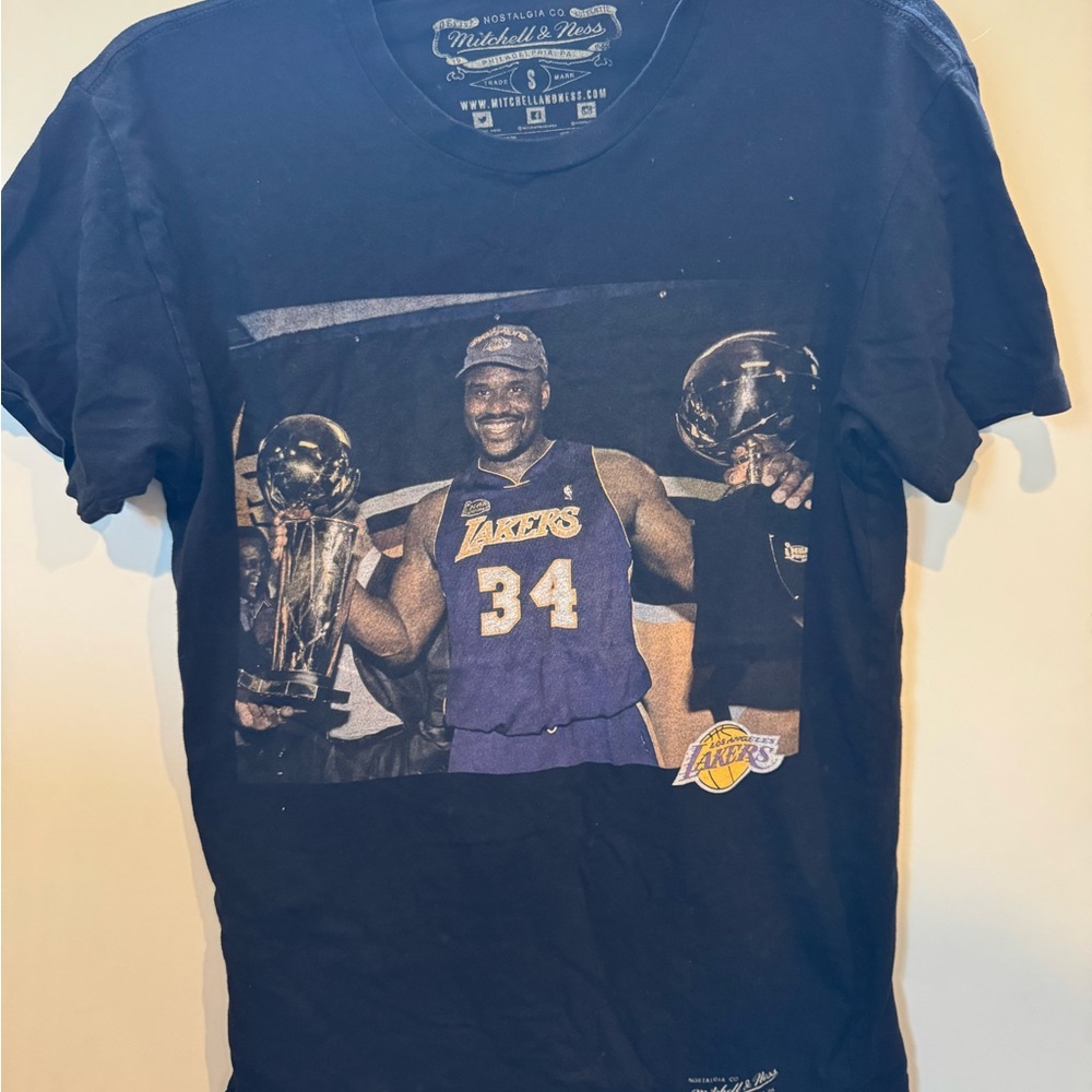 Mitchell & Ness Shaq Shaquille T-Shirt Mens Small Black Lakers Two NBA Trophies